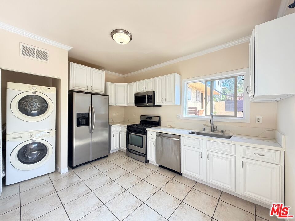 605 1/2 Tularosa Drive Property Photo 6