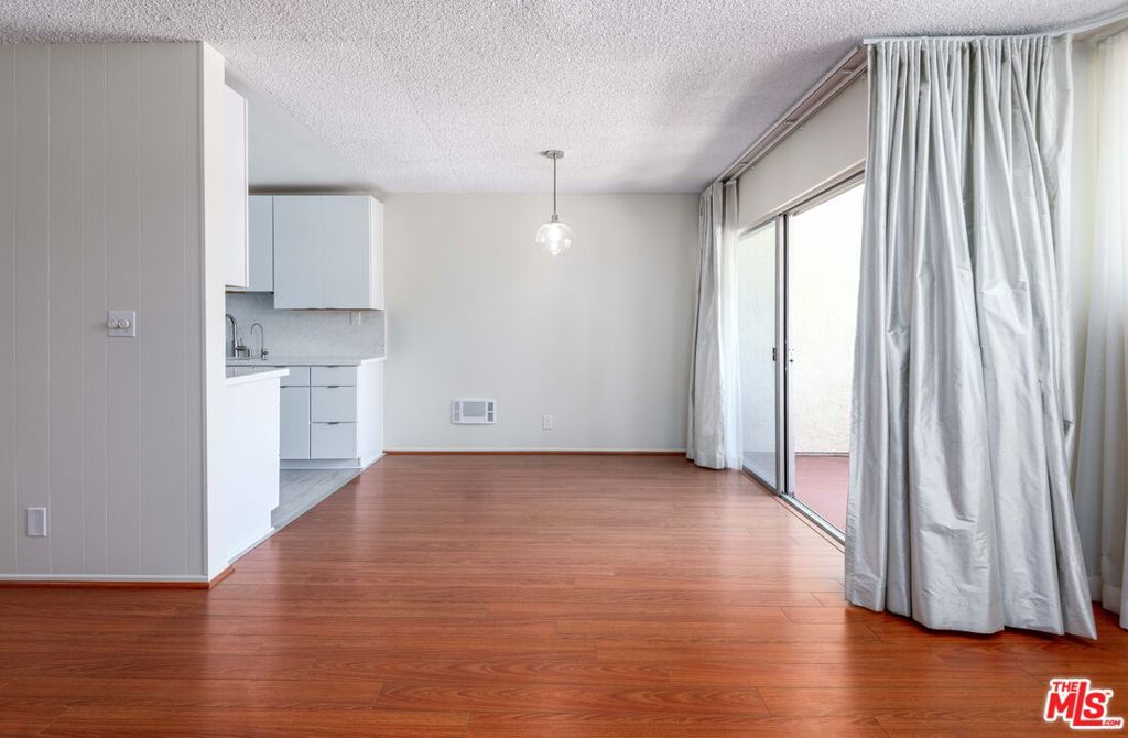 6050 Canterbury Drive E214 Property Photo 2