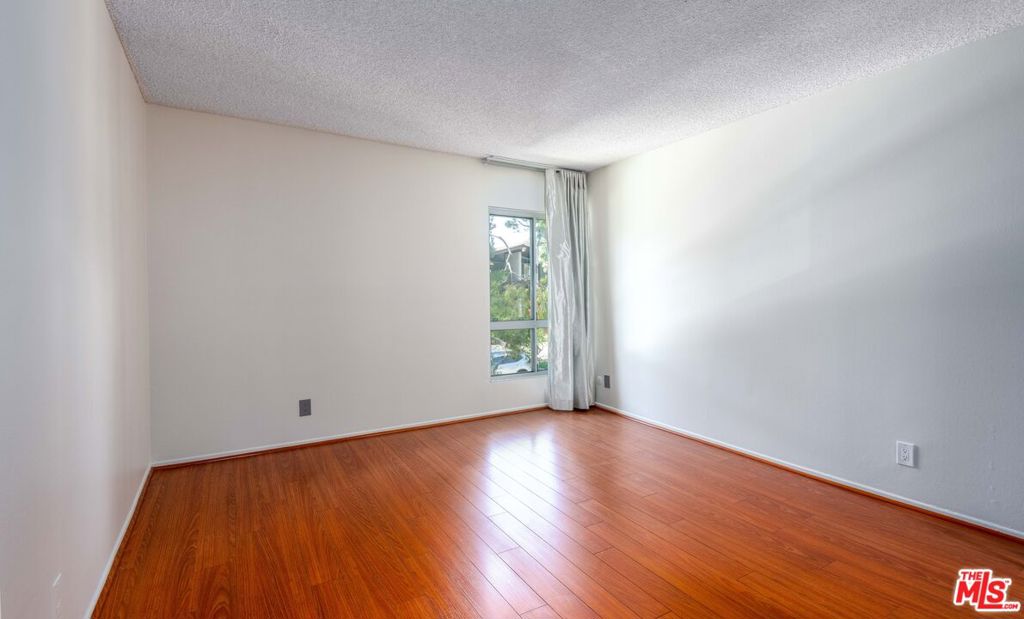 6050 Canterbury Drive E214 Property Photo 7