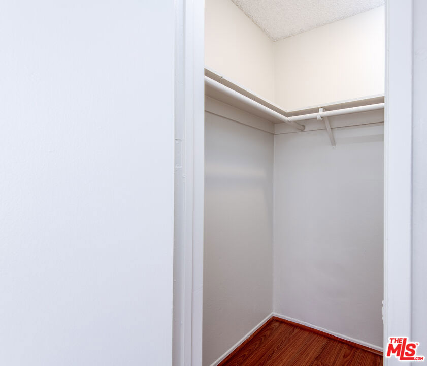 6050 Canterbury Drive E214 Property Photo 8