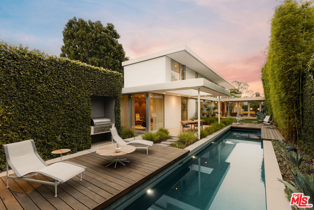527 7th Street Property Photo 1