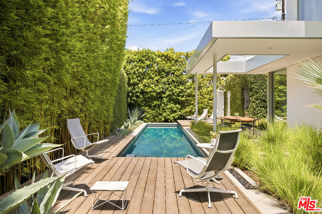 527 7th Street Property Photo 4