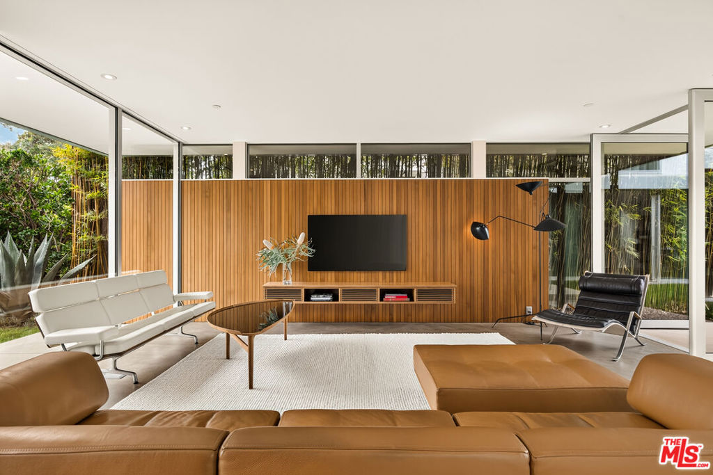 527 7th Street Property Photo 8