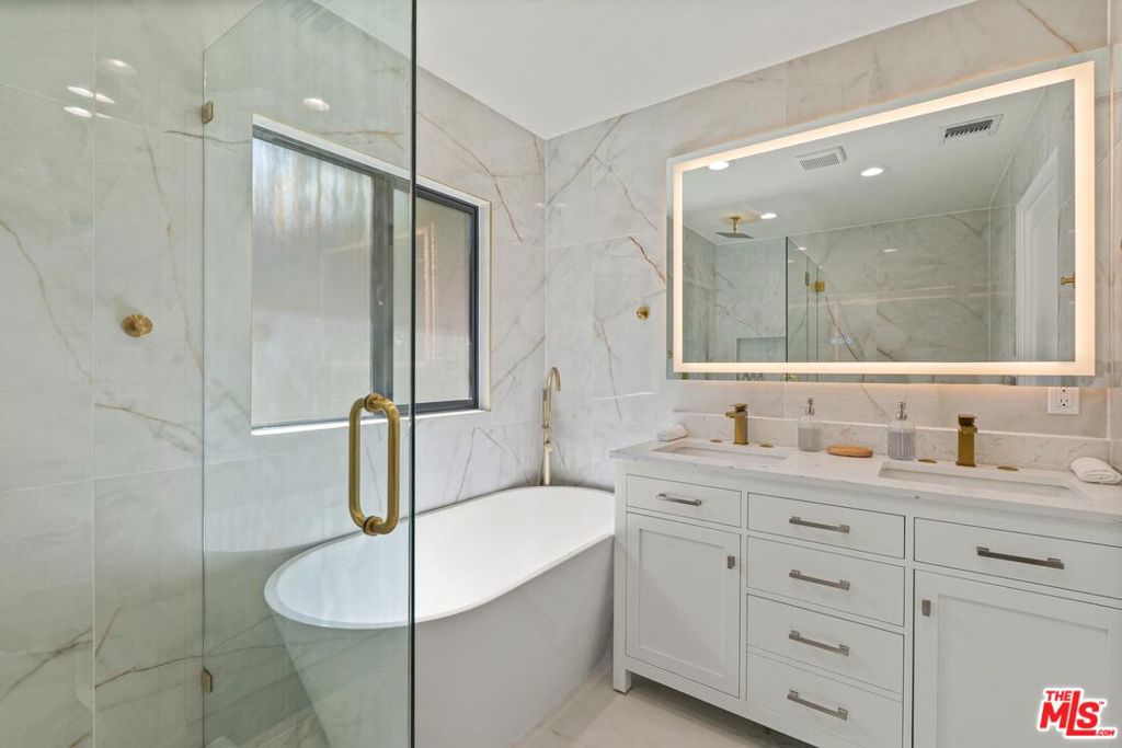 5253 Buffalo Avenue Property Photo 17