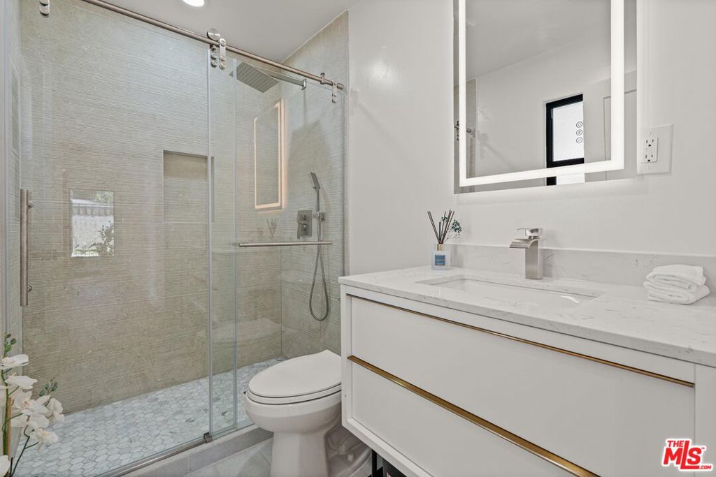 5253 Buffalo Avenue Property Photo 22