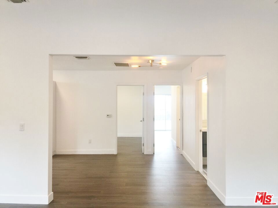 8538 W West Knoll Drive Property Photo 6
