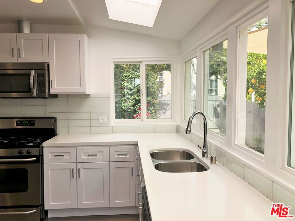 8538 W West Knoll Drive Property Photo 8