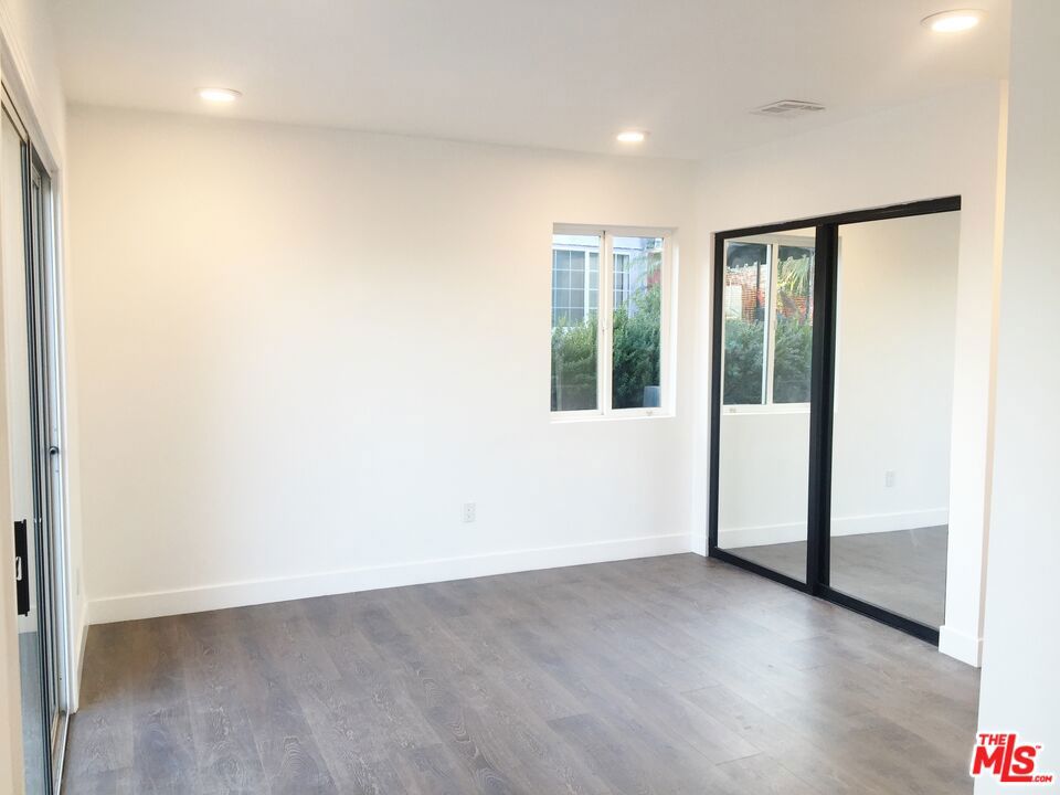 8538 W West Knoll Drive Property Photo 11