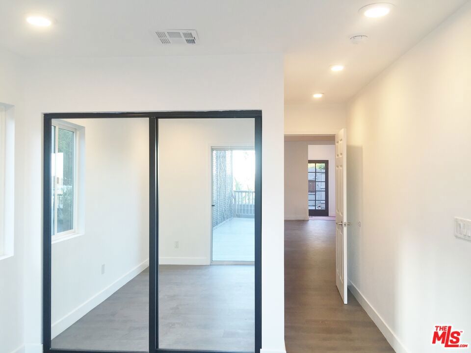 8538 W West Knoll Drive Property Photo 12