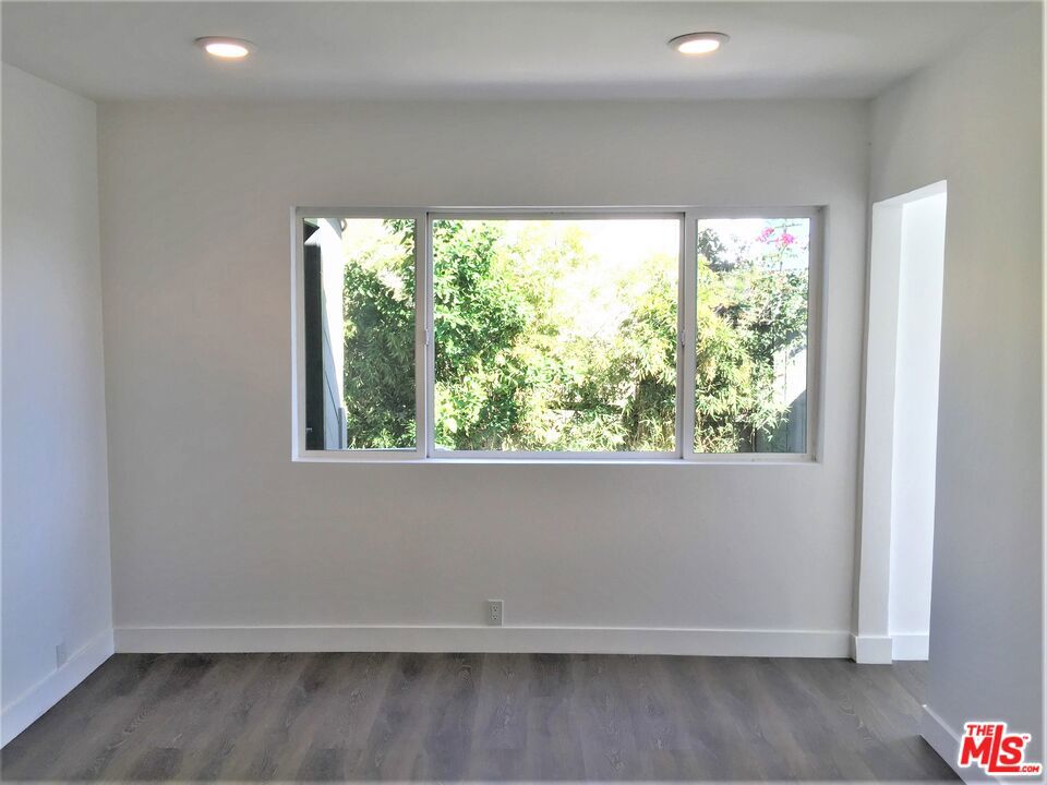 8538 W West Knoll Drive Property Photo 14