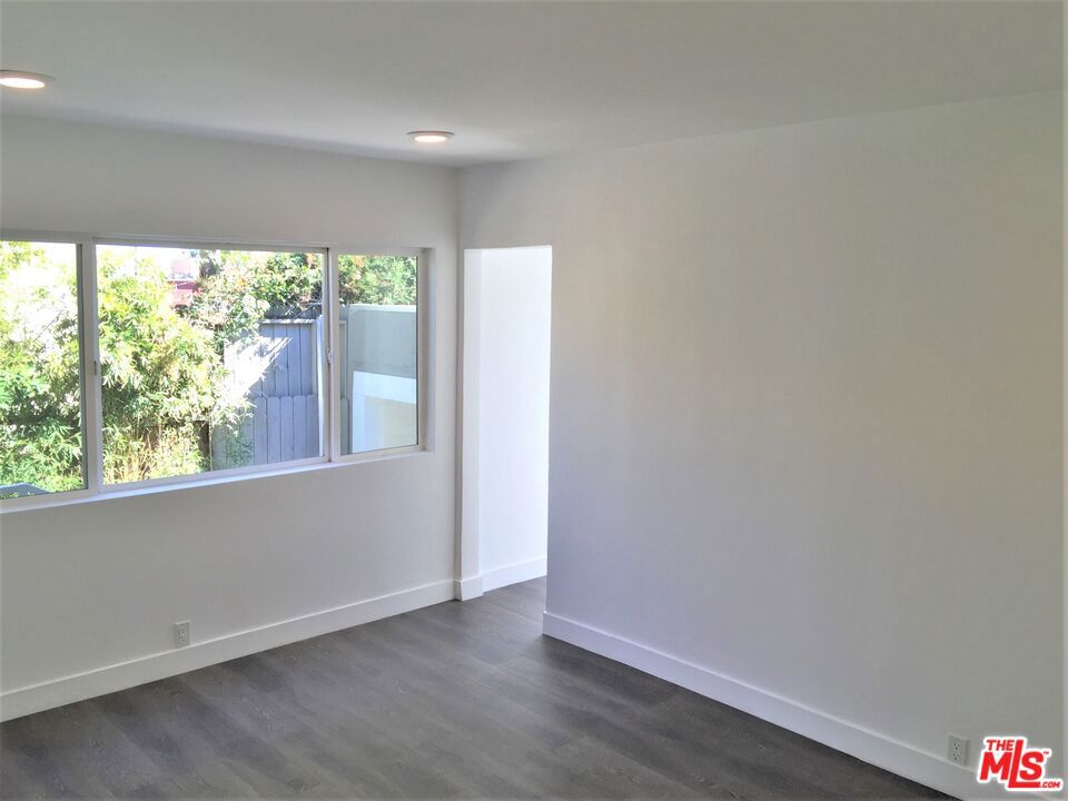 8538 W West Knoll Drive Property Photo 15