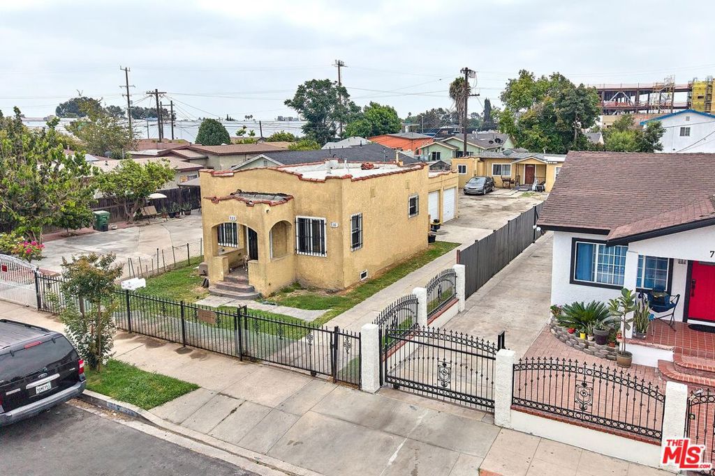 718 E 110th Street Property Photo 1
