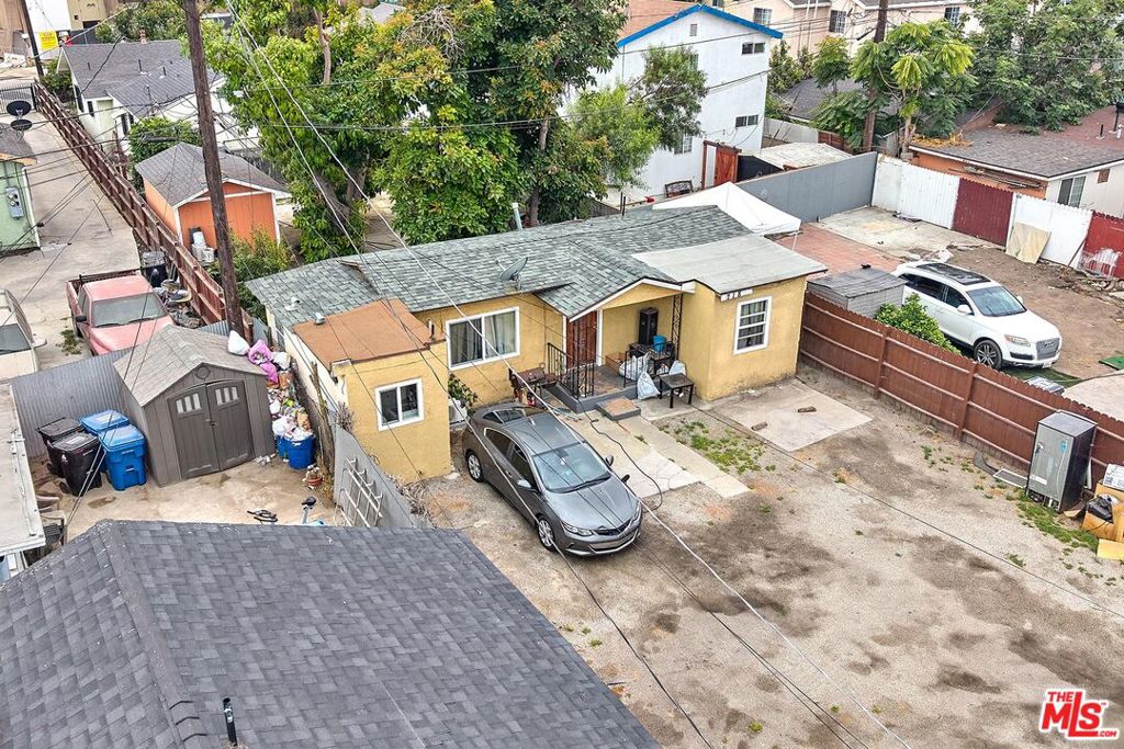 718 E 110th Street Property Photo 5