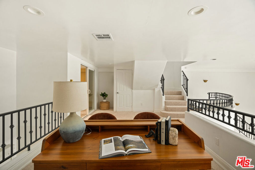 11982 Mayfield Avenue D Property Photo 20
