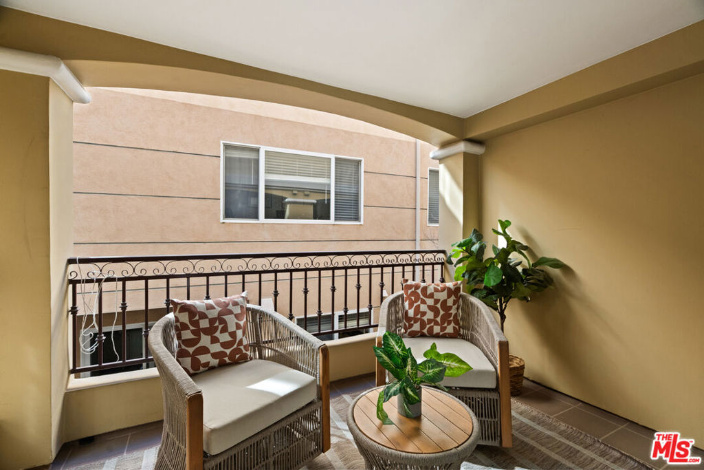11982 Mayfield Avenue D Property Photo 22