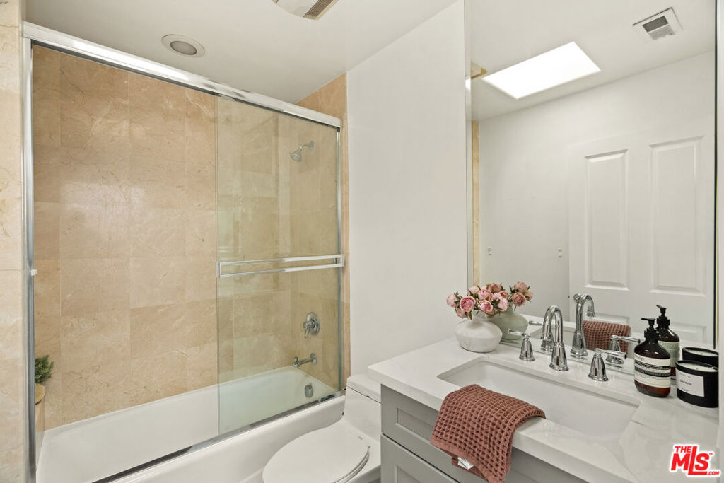 11982 Mayfield Avenue D Property Photo 27
