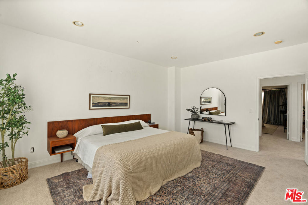 11982 Mayfield Avenue D Property Photo 31