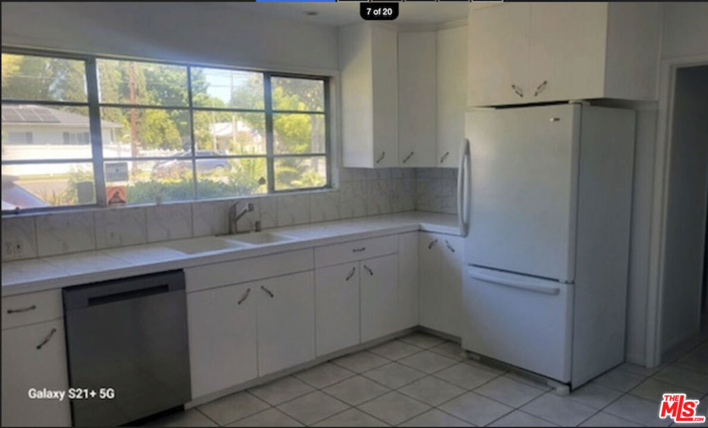 17402 Hart Street Property Photo 5