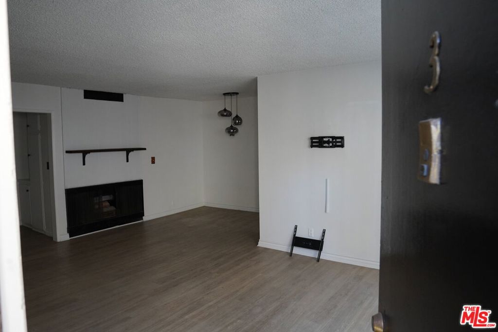 912 Hilldale 3 Property Photo 3
