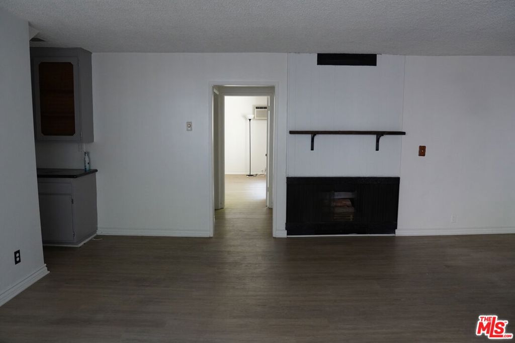 912 Hilldale 3 Property Photo 8