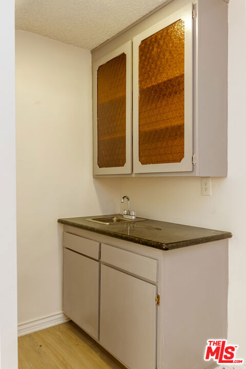 912 Hilldale 3 Property Photo 14
