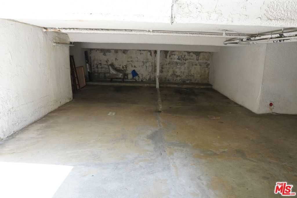912 Hilldale 3 Property Photo 15
