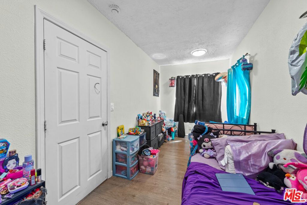 1325 E Adams Boulevard Property Photo 17