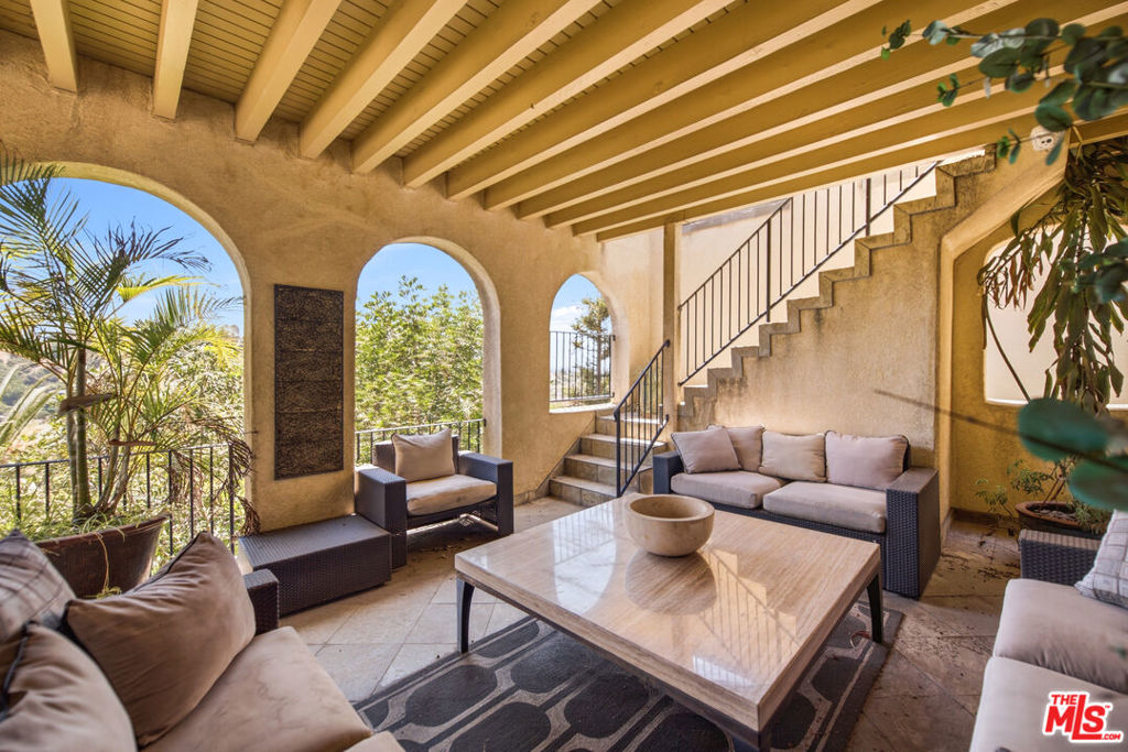 868 Kingsford Street Property Photo 4