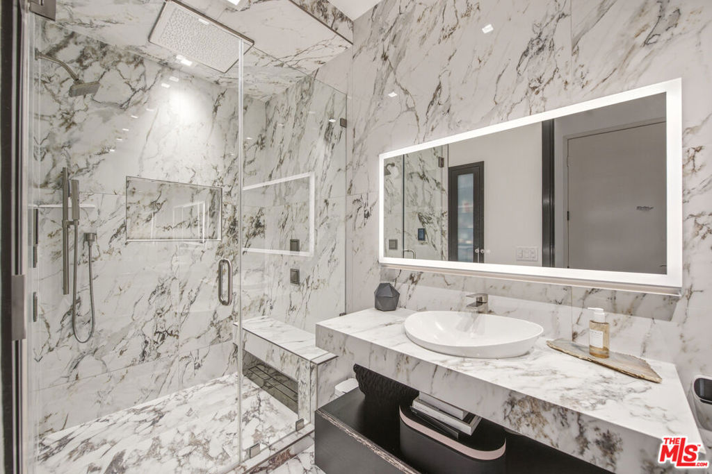 868 Kingsford Street Property Photo 15