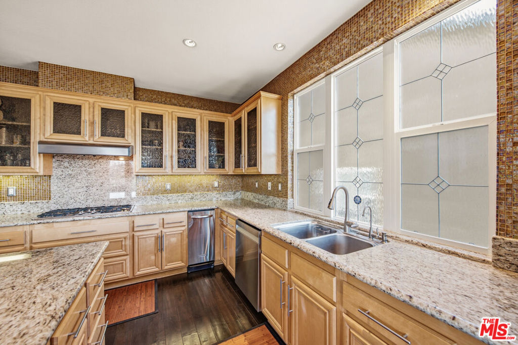 868 Kingsford Street Property Photo 20