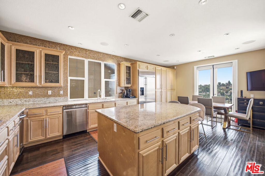 868 Kingsford Street Property Photo 21