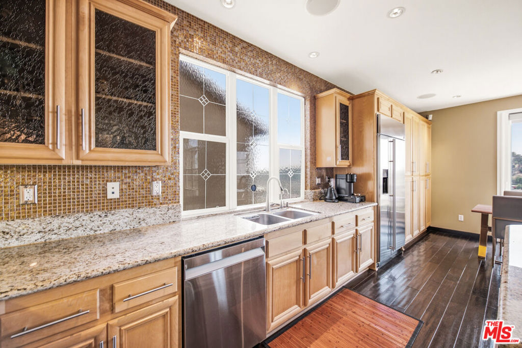 868 Kingsford Street Property Photo 22