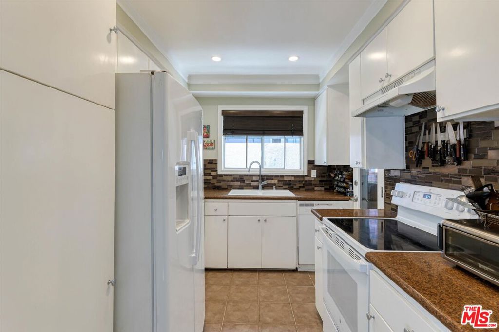 1734 N Fuller Avenue 307 Property Photo 15