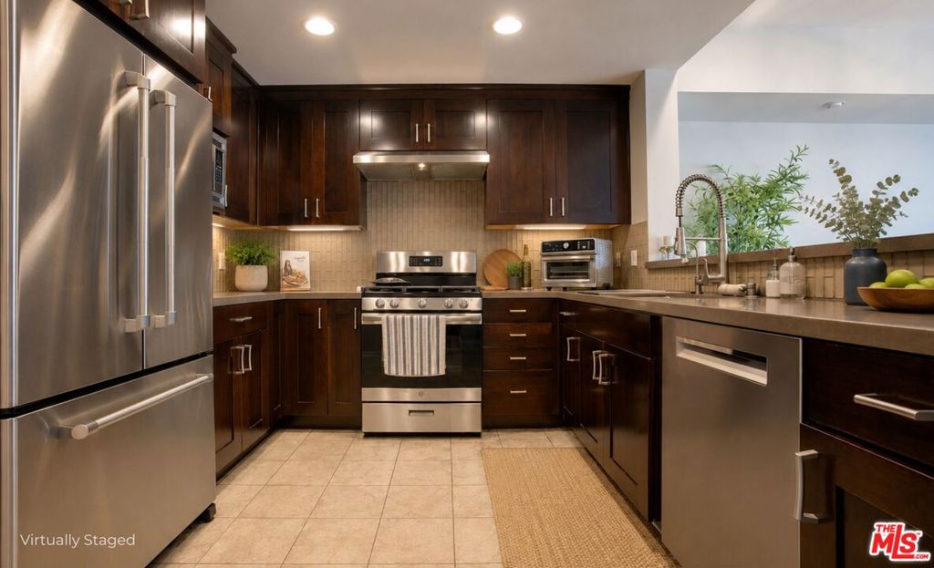 1430 S Beverly Glen Boulevard 303 Property Photo 2