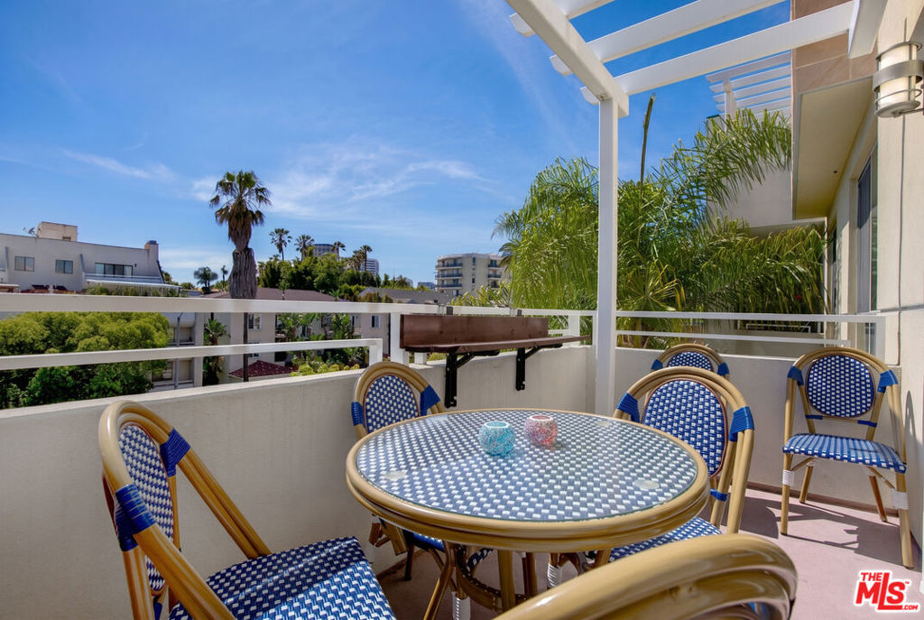1430 S Beverly Glen Boulevard 303 Property Photo 6