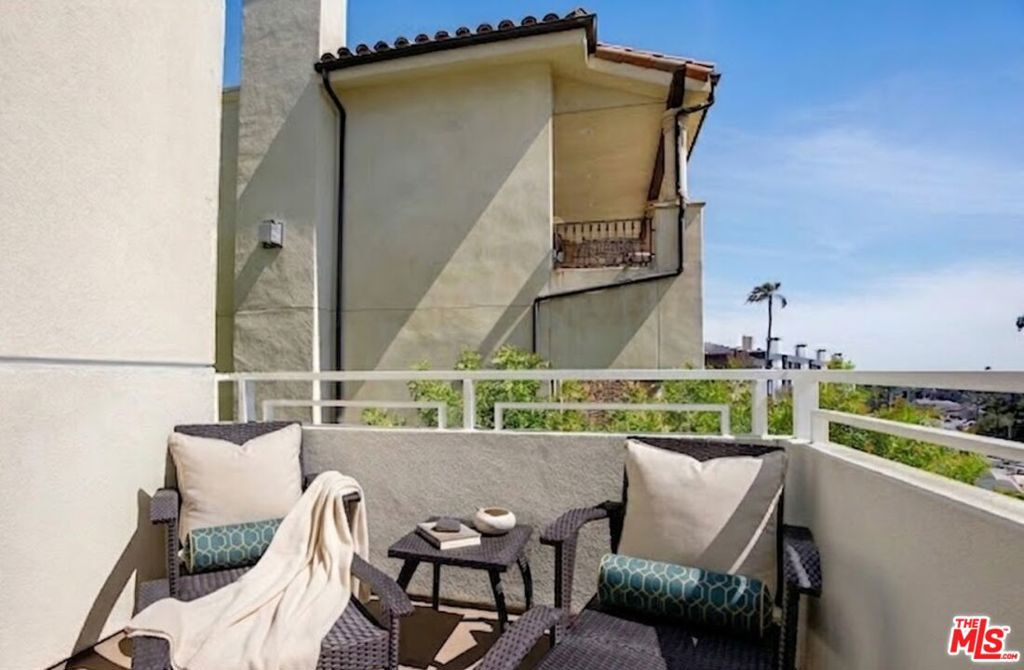1430 S Beverly Glen Boulevard 303 Property Photo 15