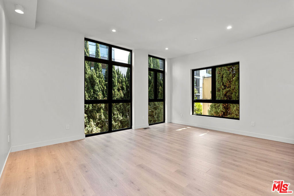 428 Arnaz Drive Property Photo 10