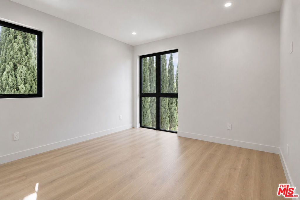 428 Arnaz Drive Property Photo 18