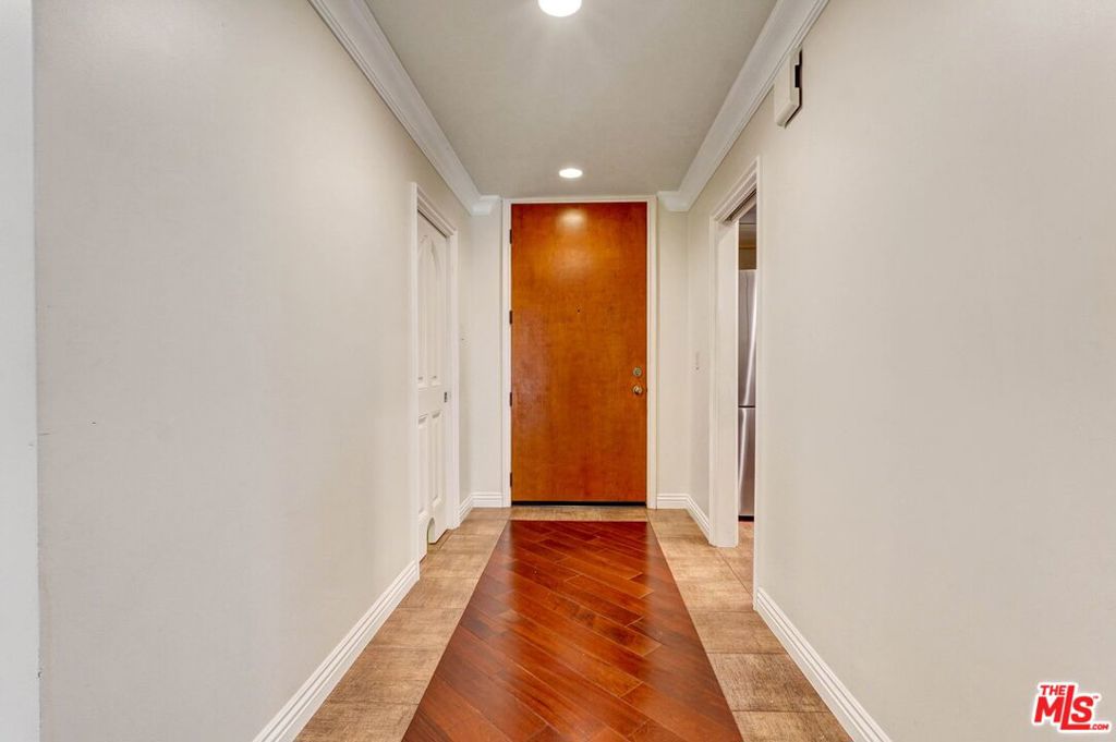 1880 Veteran Avenue 107 Property Photo 6
