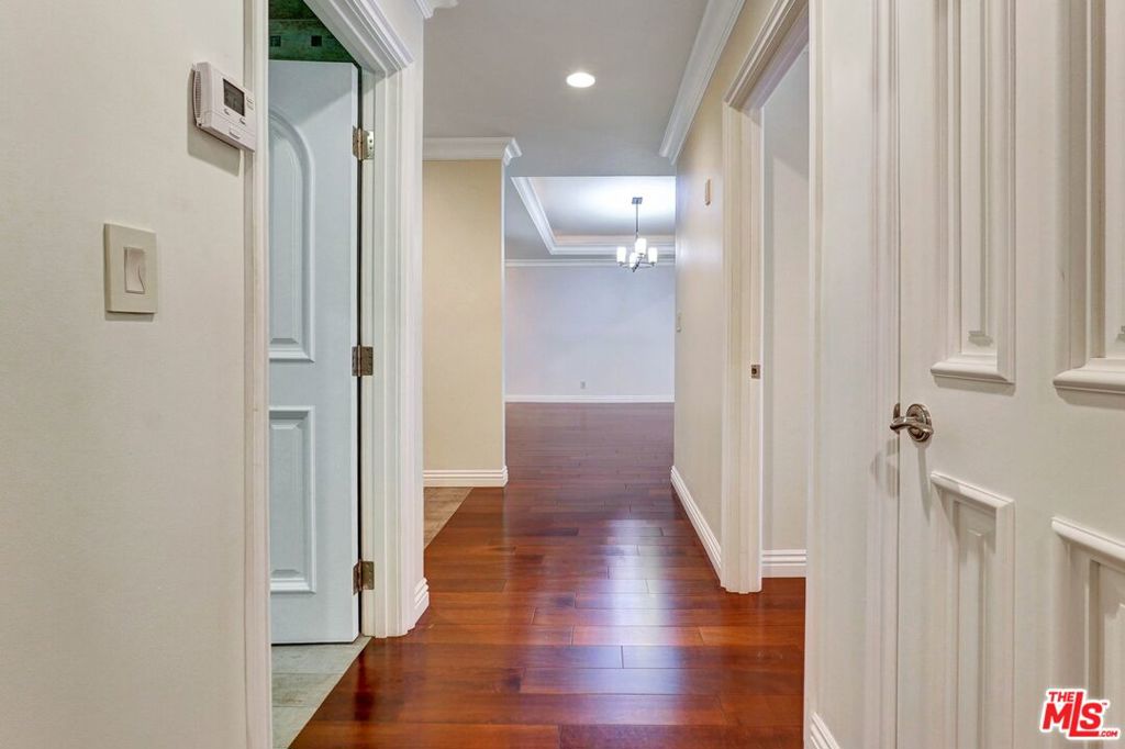 1880 Veteran Avenue 107 Property Photo 11