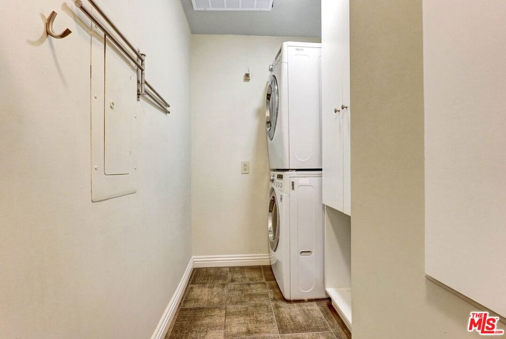 1880 Veteran Avenue 107 Property Photo 20