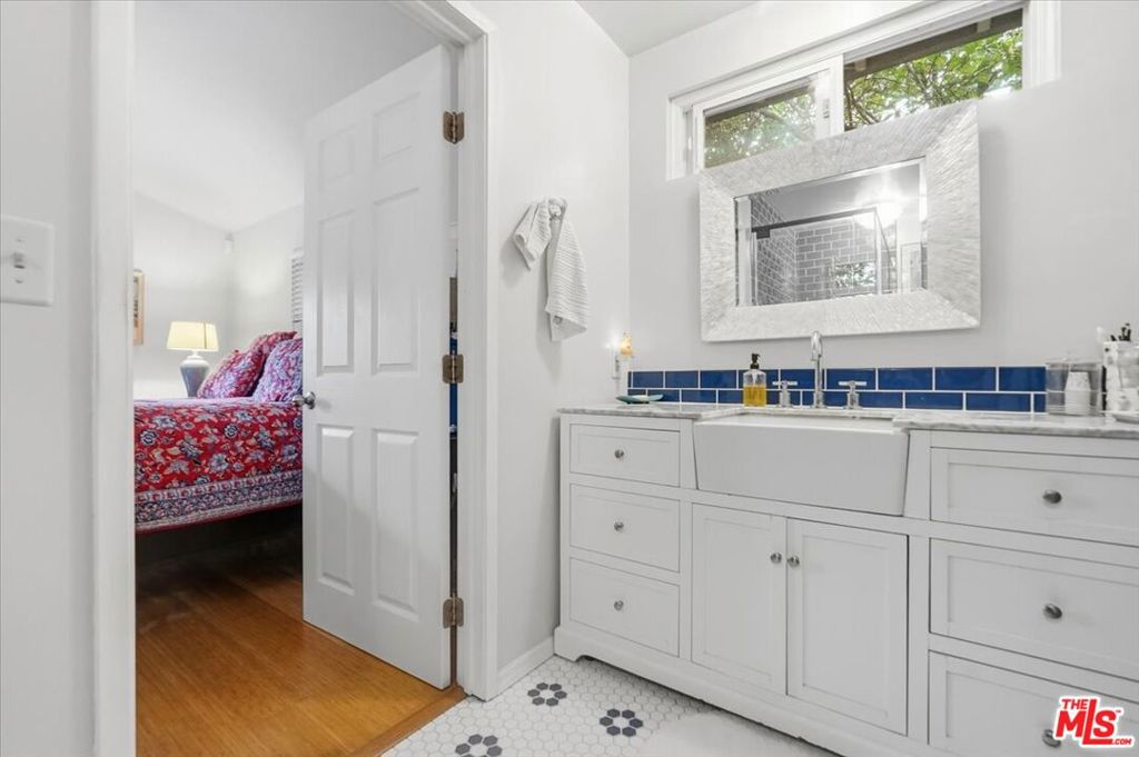 4032 Moore Street Property Photo 20