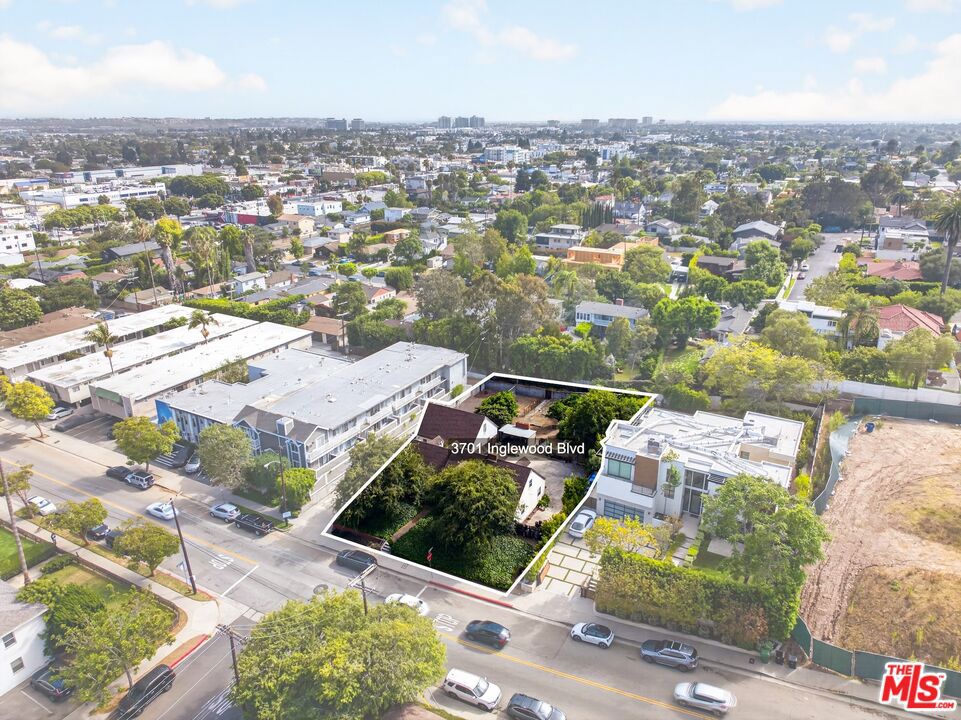 3701 Inglewood Boulevard Property Photo 1