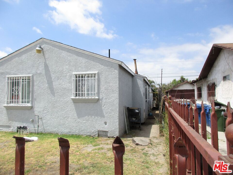 427 E 98th Street Property Photo 4