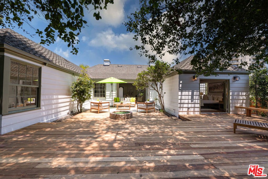 2225 Hillhurst Avenue Property Photo 1