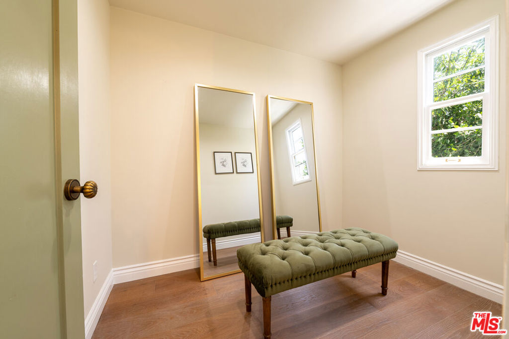 2225 Hillhurst Avenue Property Photo 19