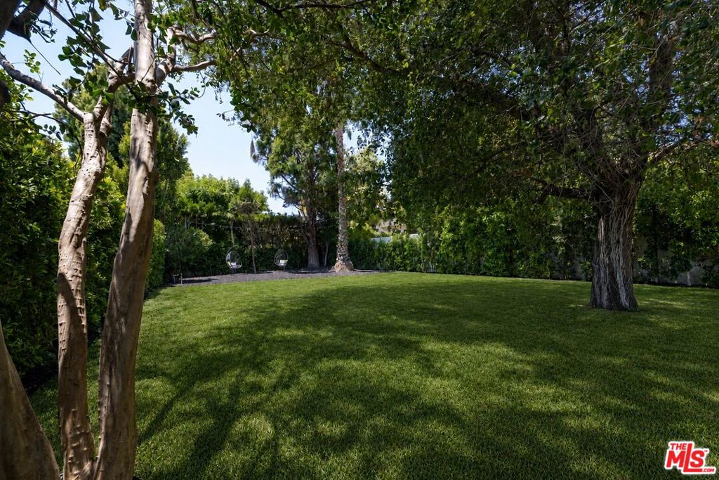 2225 Hillhurst Avenue Property Photo 33
