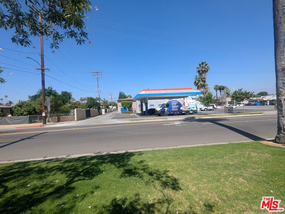 2100 University Avenue Property Photo 2