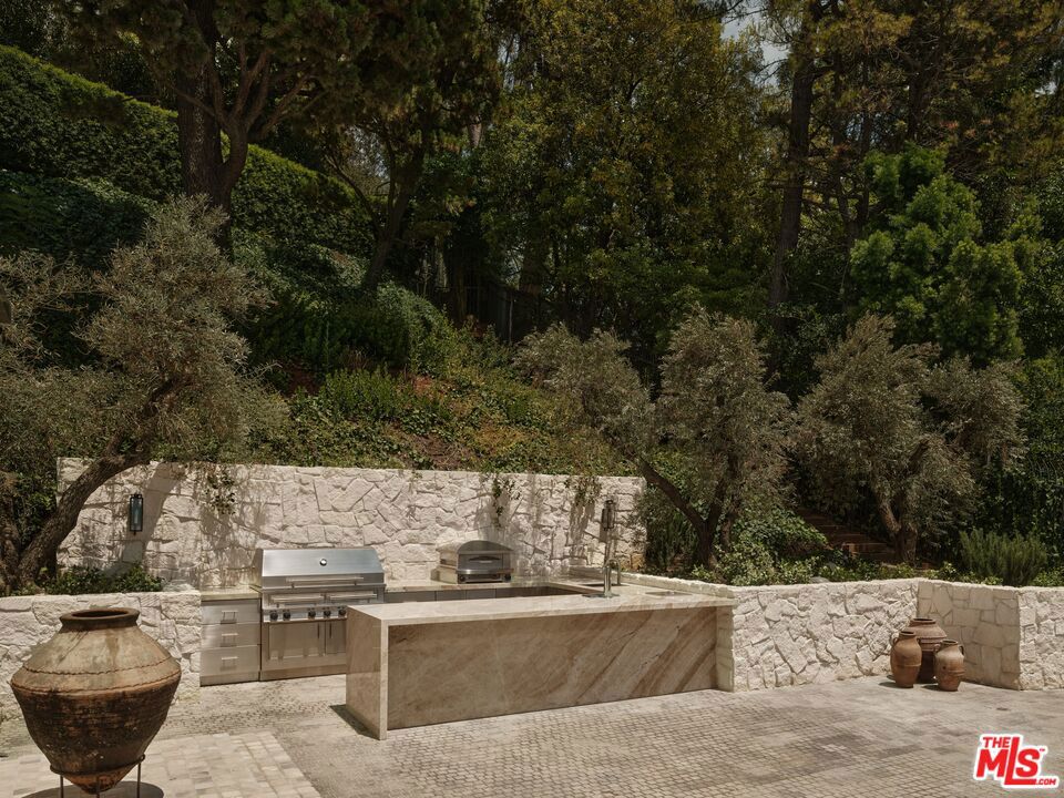 851 Strada Vecchia Road Property Photo 22