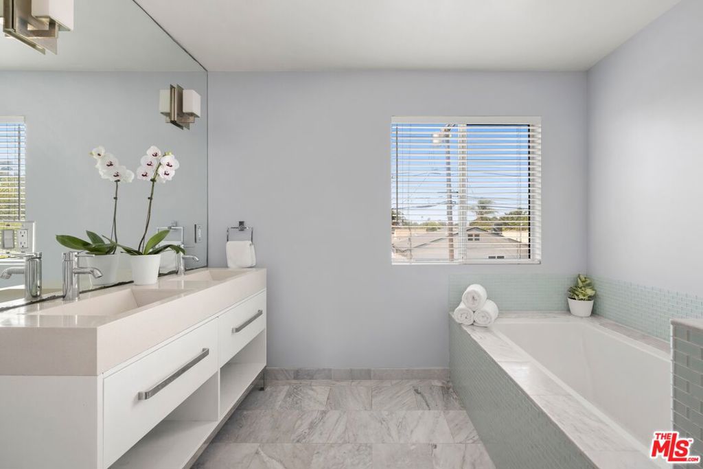 12545 Walsh Avenue Property Photo 10